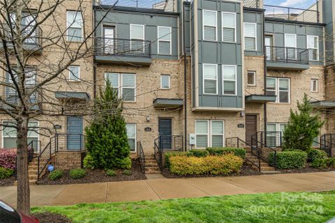 2912 Grand Union Way