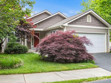 112 Clear Creekside Drive sold home in Clear Creek Landing, Hendersonville, NC