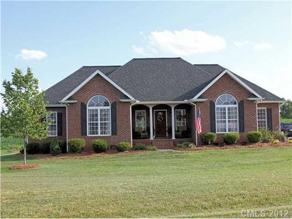 906 Clear Creek Circle