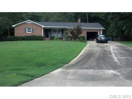 915 Rowan Circle