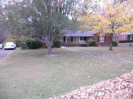 1122 Paramount Circle