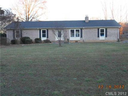 107 Wandering Woods Lane sold home in Wandering Woods, Mount Holly, NC