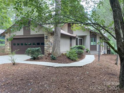 2010 Golfside Lane