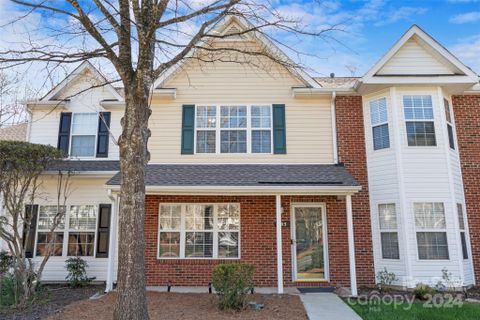 205 Gelderland Drive sold home in Arlington Downs, Matthews, NC