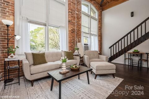 201 S Hoskins Road 214