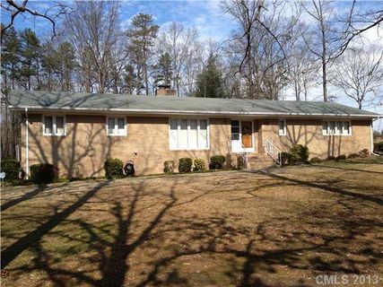 918 White Oaks Circle