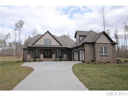 2712 Lakefront Drive