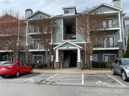 700 Vista Lake Drive 206