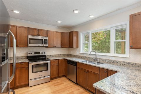 211 Lyndon Lane sold home in Stoney Crest, Hendersonville, NC