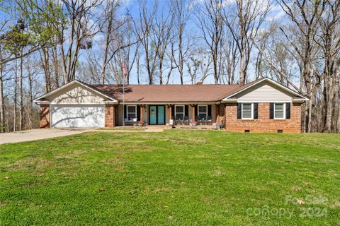 820 E 24th Street sold home in Brookwood Hills, Newton, NC