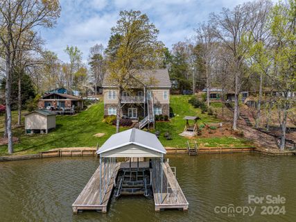 276 N Shoreline Drive sold home in Dixie Shores, Badin Lake, NC