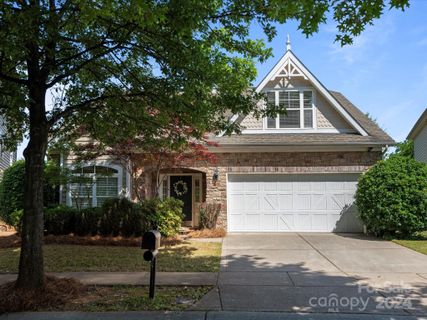 8104 Lynwood Square