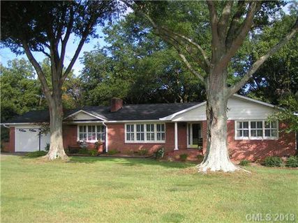 514 Country Club Circle