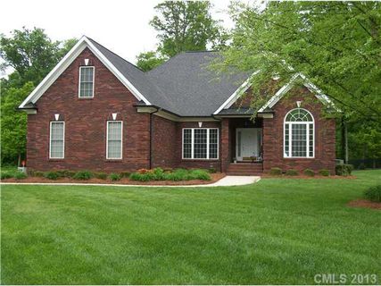 8423 Locksley Drive sold home in Clare Haven, Harrisburg, NC