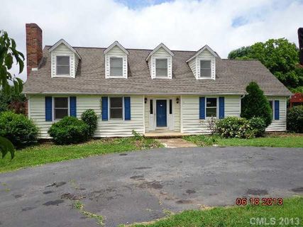 1762 Woodridge Circle