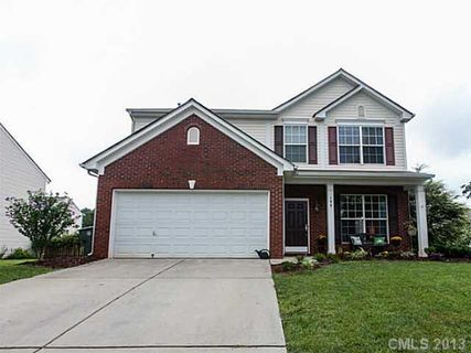 135 Meandering Way Lane