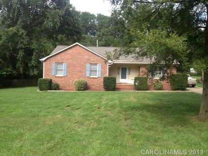 1228 Roundtree Circle