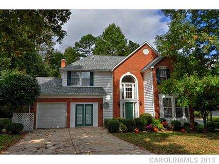 2823 Oakcroft Drive sold home in Oakcroft, Matthews, NC