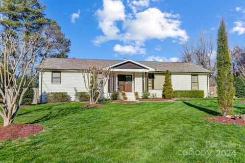 5927 Olinda Street sold home in Briarbrook, Charlotte, NC