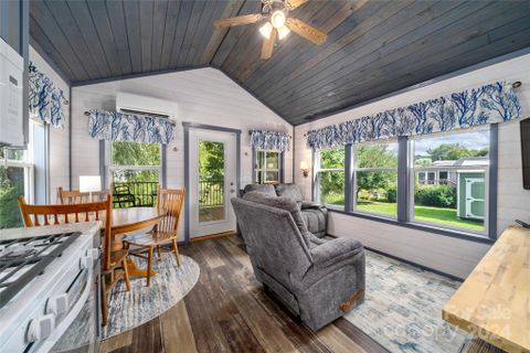 275 Mallard Loop