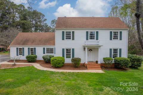 8412 Viking Drive sold home in Valhalla Farms, Marvin, NC
