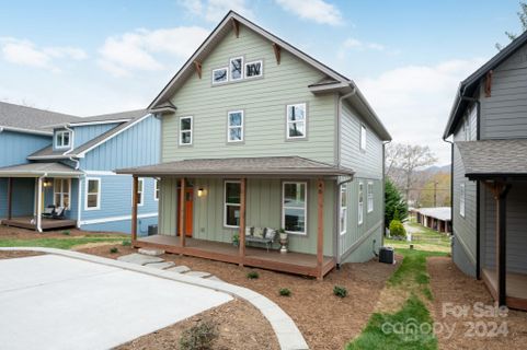 46 Enka Oak Street sold home in Enka Village, Candler, NC