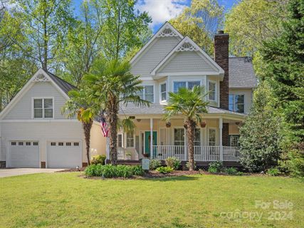 1313 Summer Spring Lane sold home in The Hylands, York, SC