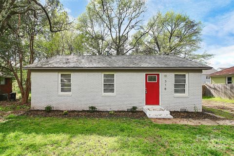 318 Leafmore Drive sold home in Bingham Park, Charlotte, NC