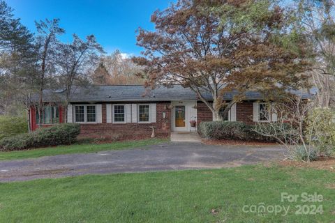 1194 Glenheath Drive sold home in Heatherwood, Hendersonville, NC