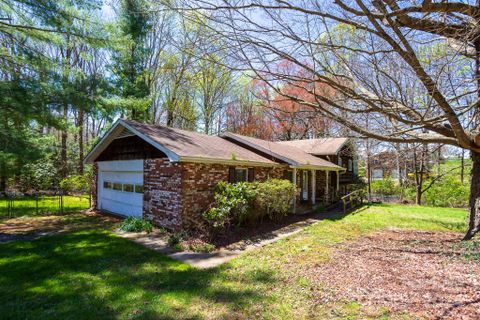 232 Kimberly Ann Drive sold home in Whispering Hills, Hendersonville, NC
