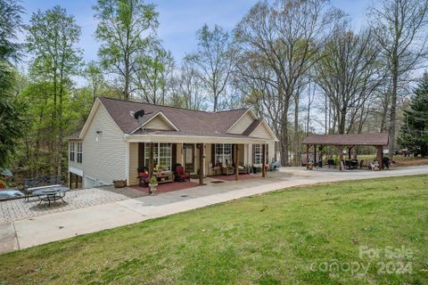 207 Olde Coach Lane sold home in Cherry Winds, Crouse, NC