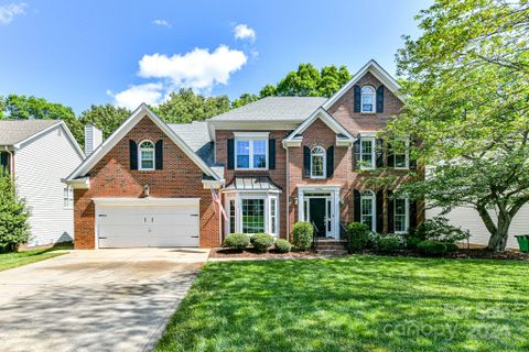8904 Leinster Drive sold home in Kingston Forest, Charlotte, NC