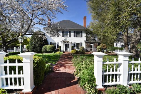 207 5th Avenue sold home in Oakwood, Hickory, NC