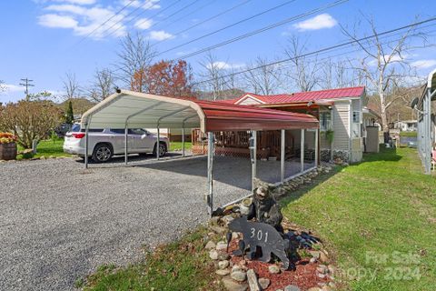 301 Aqua Vista Loop