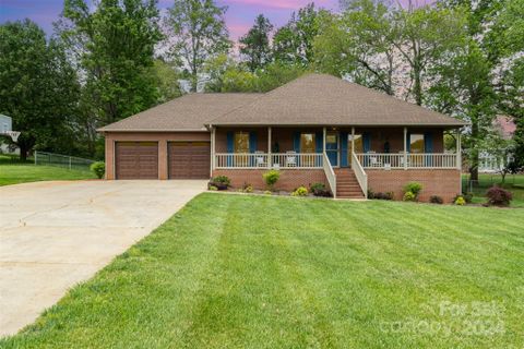 2737 Prince Drive sold home in Lincoln Forest, Lincolnton, NC