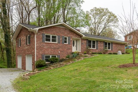 200 Whispering Hills Drive sold home in Whispering Hills, Hendersonville, NC