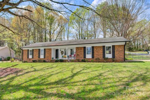 1511 Old Carriage Drive sold home in Dixie Park, Newton, NC
