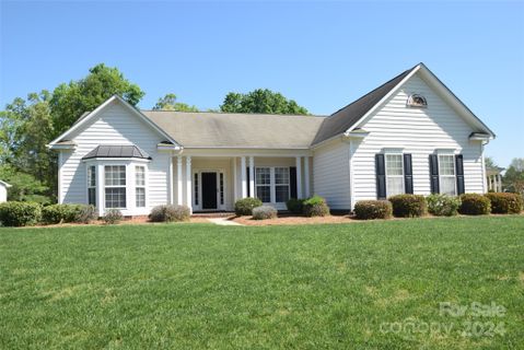 2020 Hollyhedge Lane