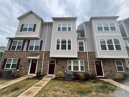 9737 Oaklawn Boulevard sold home in Oaklawn, Huntersville, NC