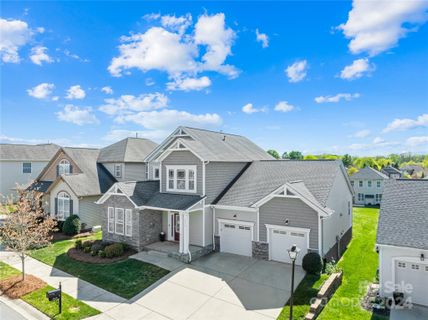 9816 Skybluff Circle