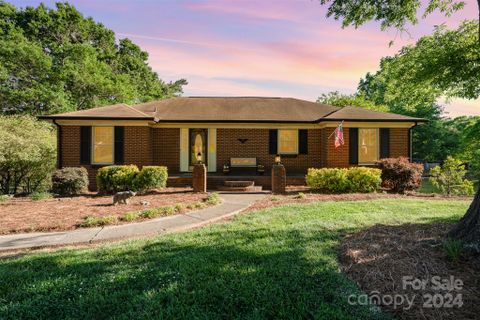 121 Scottsmoor Drive