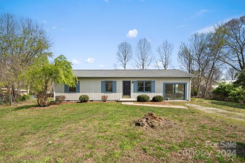206 Fairfield Drive sold home in Fairfields, Hendersonville, NC