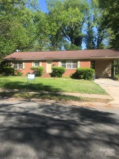 818 Log Cabin Road