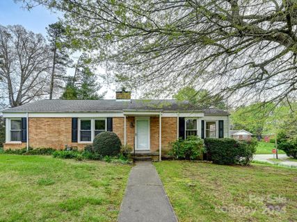 1038 Sylvan Boulevard sold home in Sylvan Heights, Hendersonville, NC