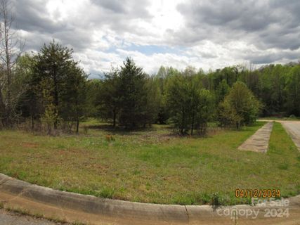 000 Saltwood Drive sold home in Thornbury Village, Hickory, NC