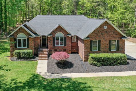 818 Kemp Road sold home in Pine Knoll Pointe, Mooresville, NC