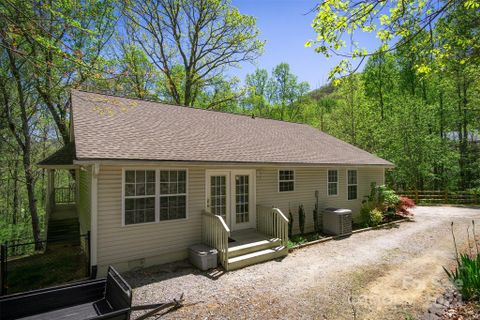 12 Hutchinson Woods Drive sold home in Hutchison Woods, Fletcher, NC