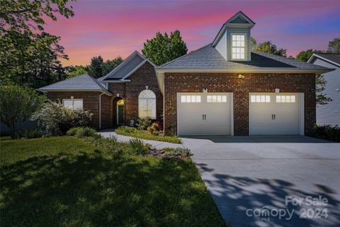 4789 Meadow Lark Lane sold home in Waterford Hills, Hickory, NC