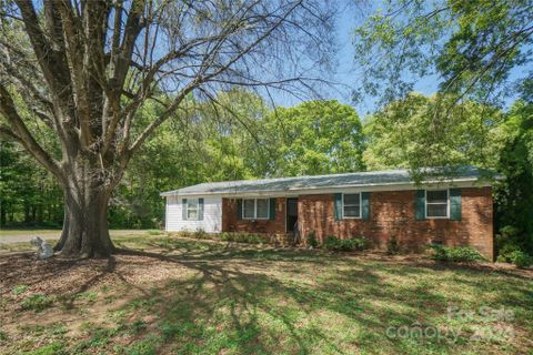 115 Fox Trail Road sold home in Rolling Hills, Oakboro, NC