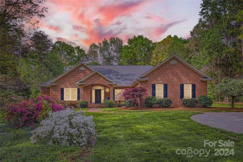 216 Saint Johns Drive sold home in St Johns Woods, Salisbury, NC